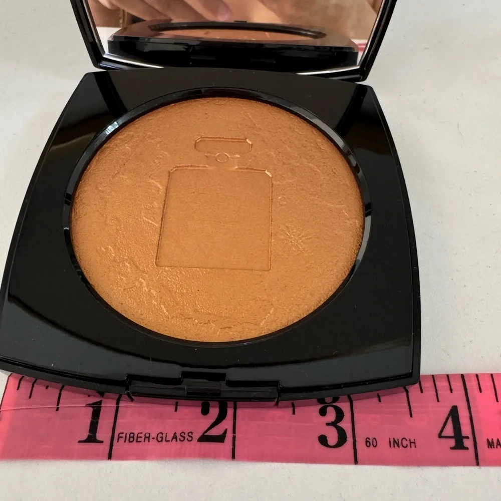 CHANEL ECLAT LUNAIRE MAXI POUDRE ILLUMINATRICE OVERSIZE ILLUMINATION FACE POWDER